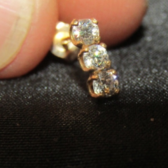 14K gold pair 3 stone tier vertical zirconia stud earrings - Picture 6 of 7